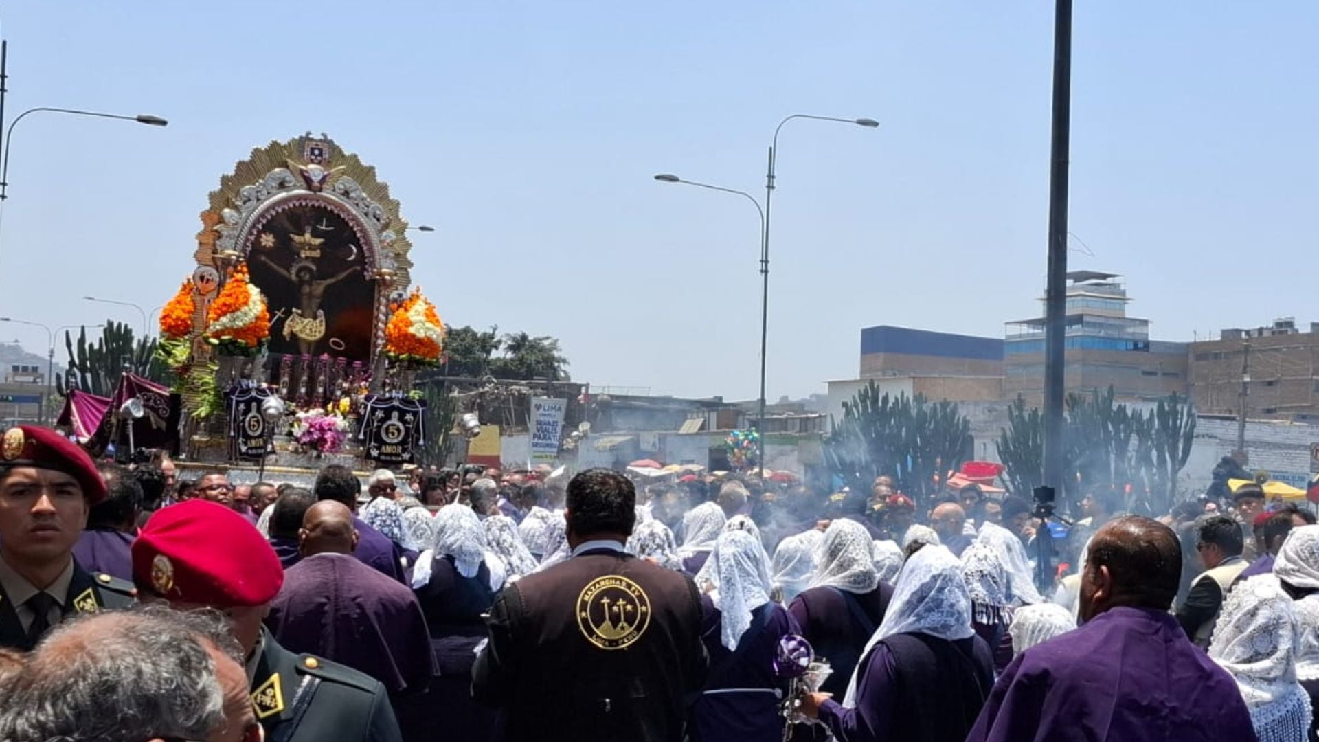 Señor de los Milagros recorre por las principales calles de Lima - Créditos: Jazmine Angulo/Infobae.