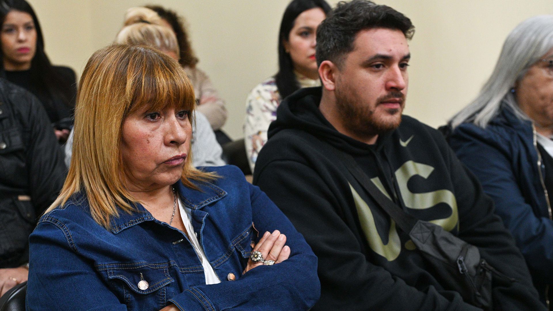 Patricia Zapata y Matías Zapata, la mamá y el hermano de la víctima, presentes en el debate (Foto/Télam)