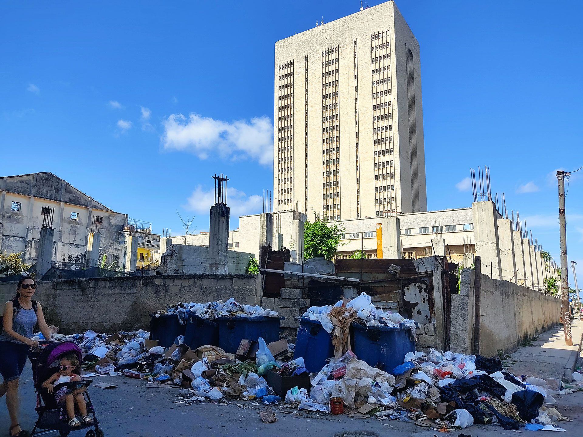 Acumulación de basura en La Habana