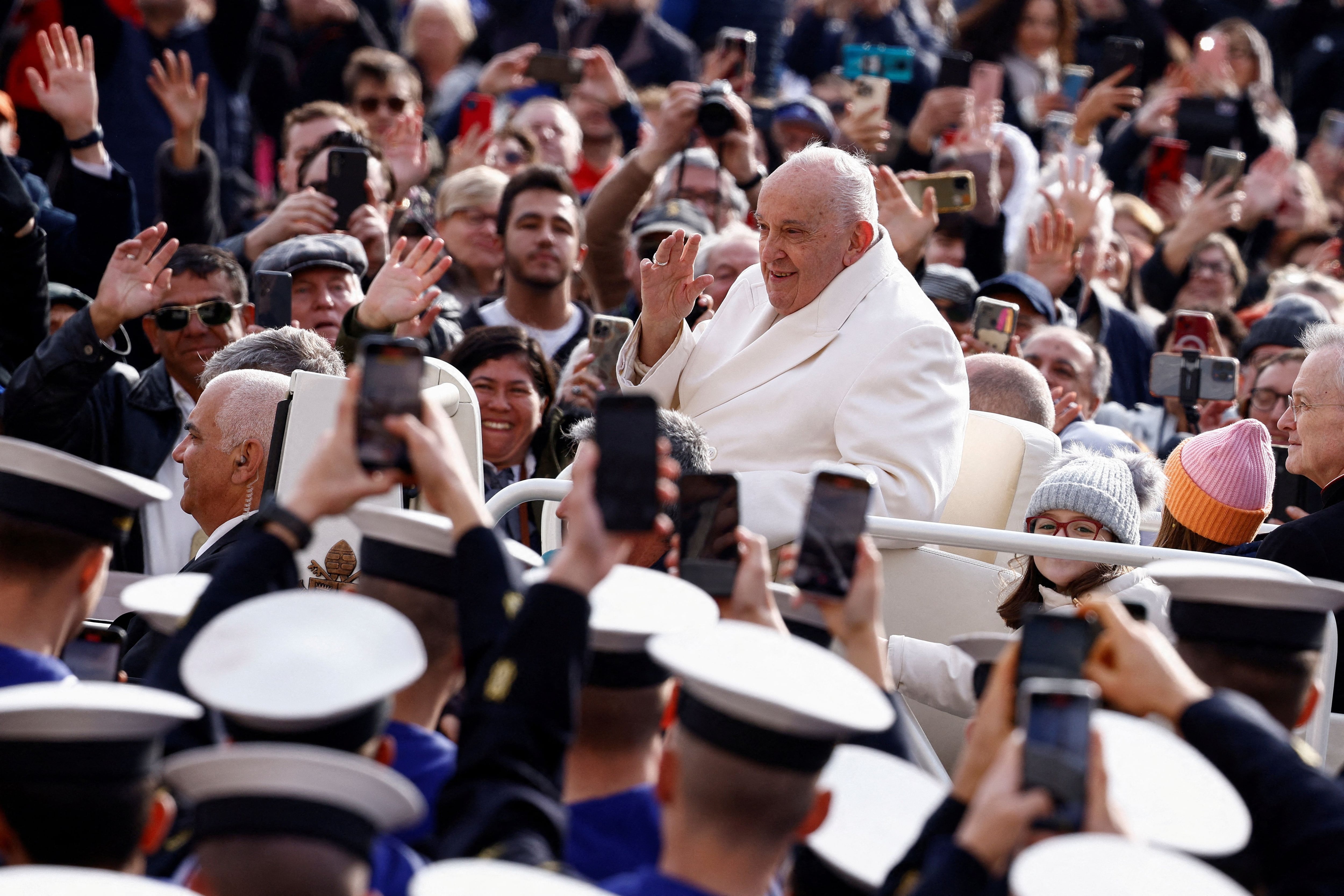 Una vez más, el Papa Francisco discutió su carta de renuncia y compartió detalles sobre su vida posterior al pontificado.