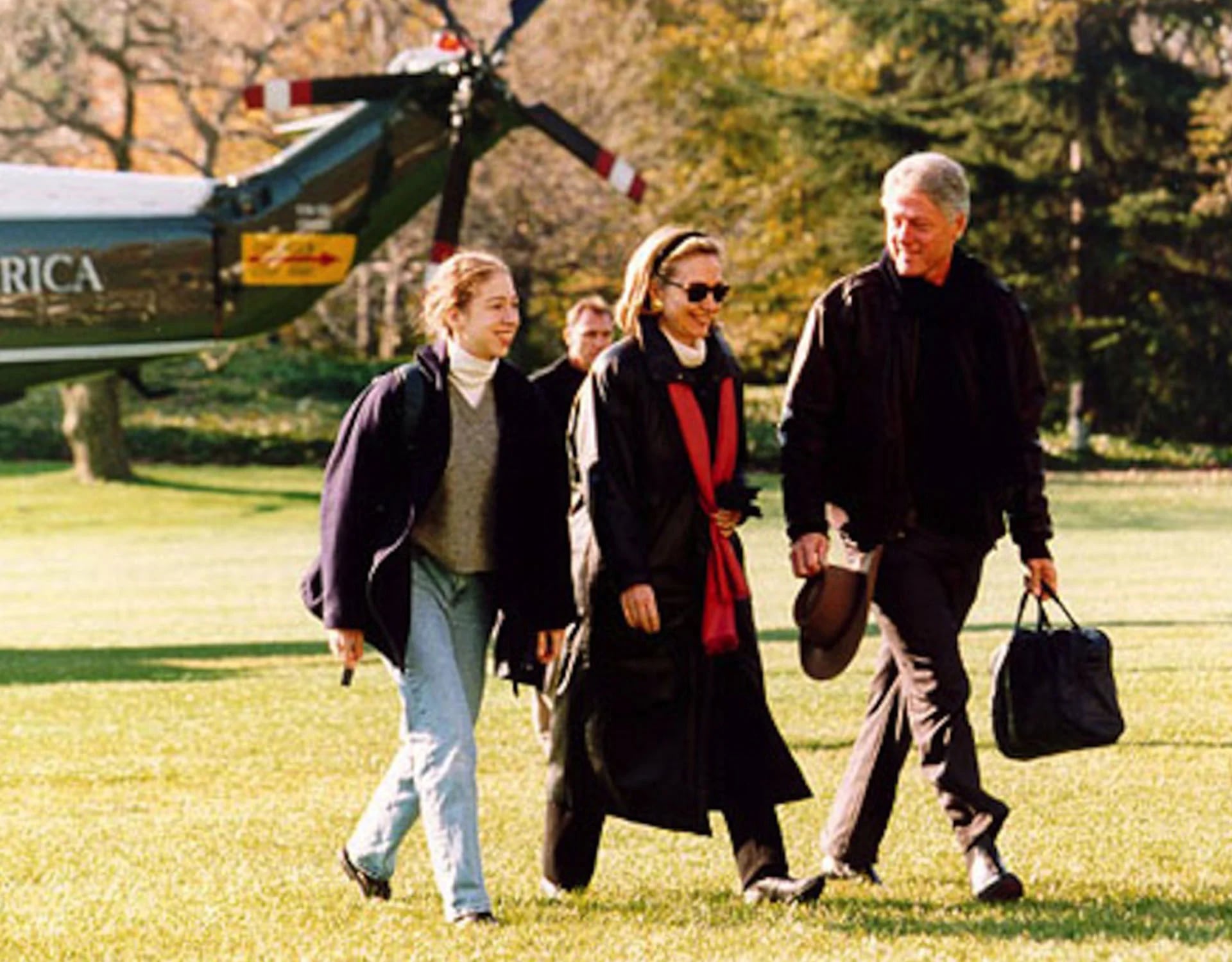 La familia Clinton llega a la Casa Blanca a bordo del Marine One, 1993