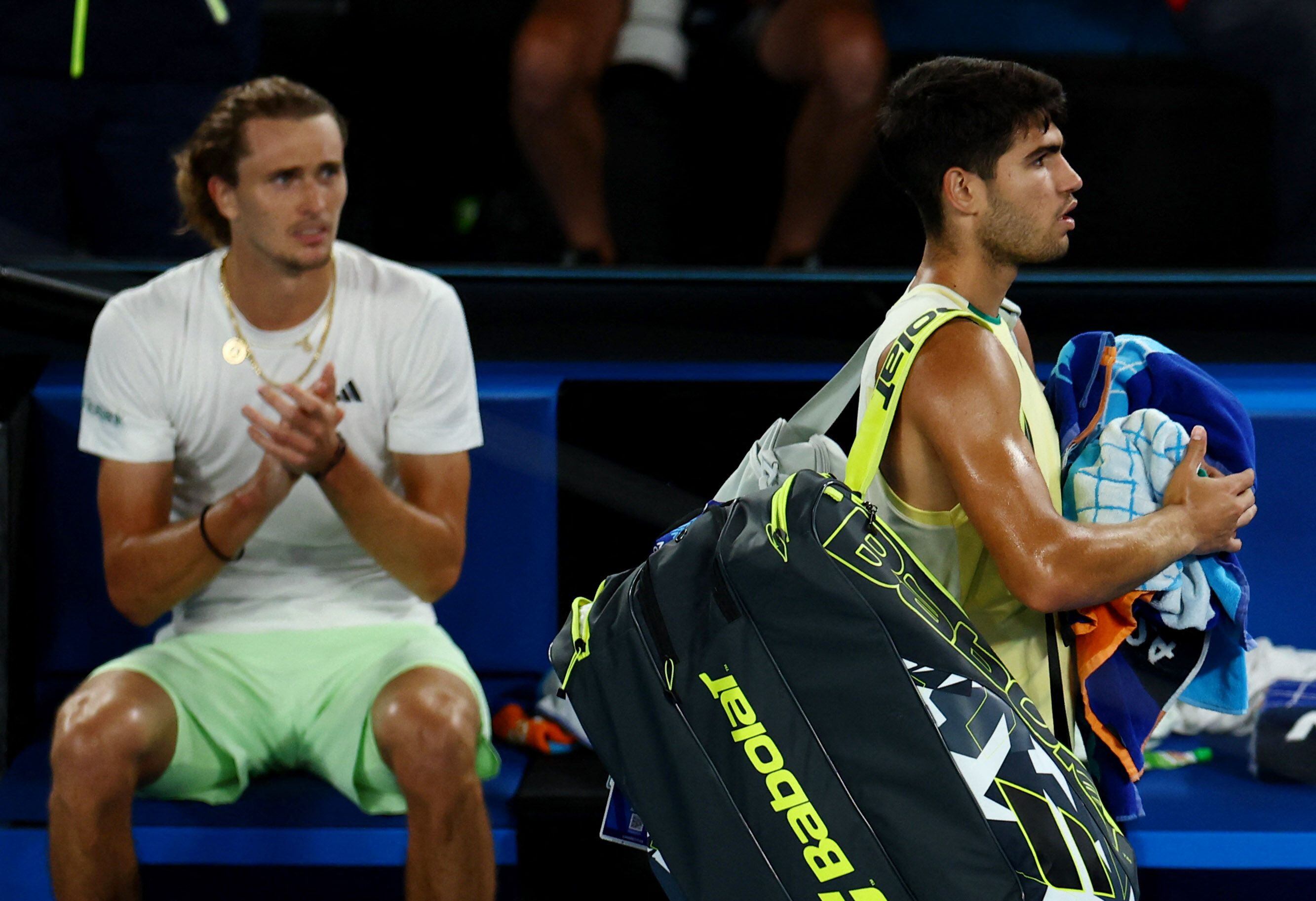 Zverev aplaude a Alcaraz tras derrotarle en Australia (REUTERS/Edgar Su)