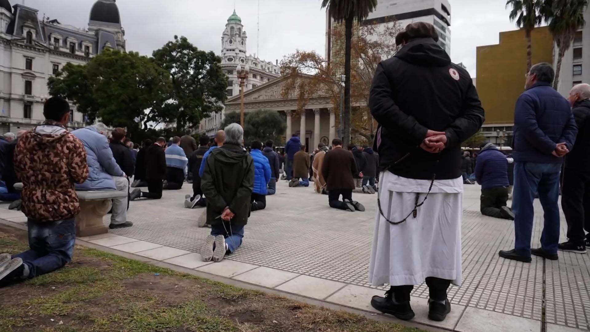 acto Rosario de Hombres