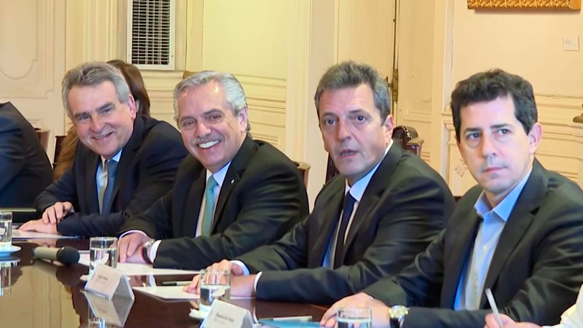 Reunión de Gabinete: Alberto Fernández, Sergio Massa y Agustín Rossi portada