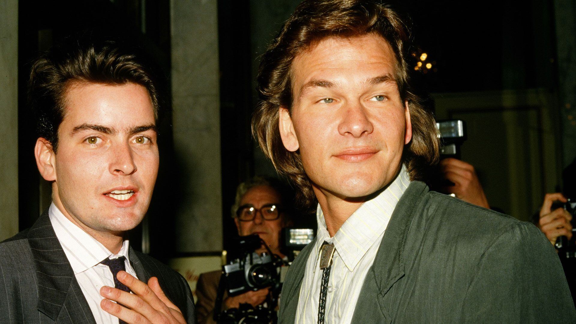  Charly Sheen junto a Patrick Swayze con quien hizo Rojo Atardecer (Grosby Group)