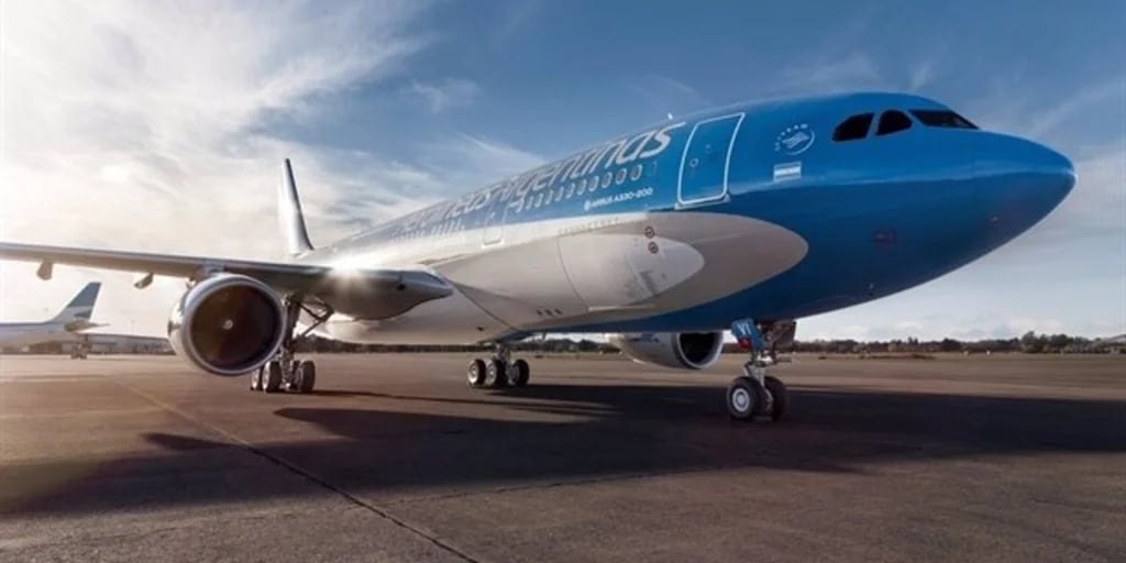 El increíble enojo de los pilotos porque Aerolíneas Argentinas no les da pasajes gratis en business en medio de otro paro salvaje