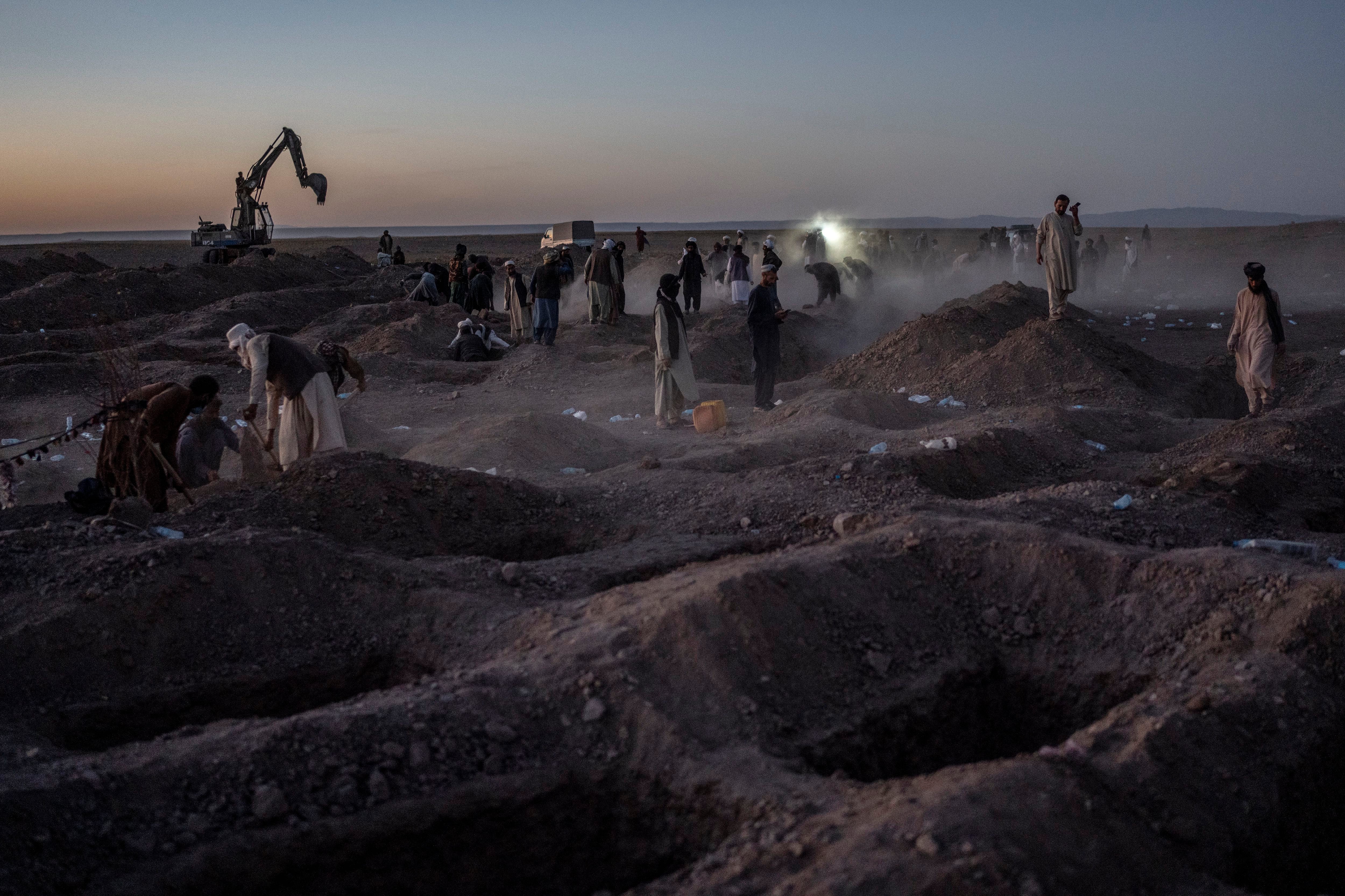 485 personas (191 hombres y 294 mujeres) están desaparecidas. (AP Foto/Ebrahim Noroozi)