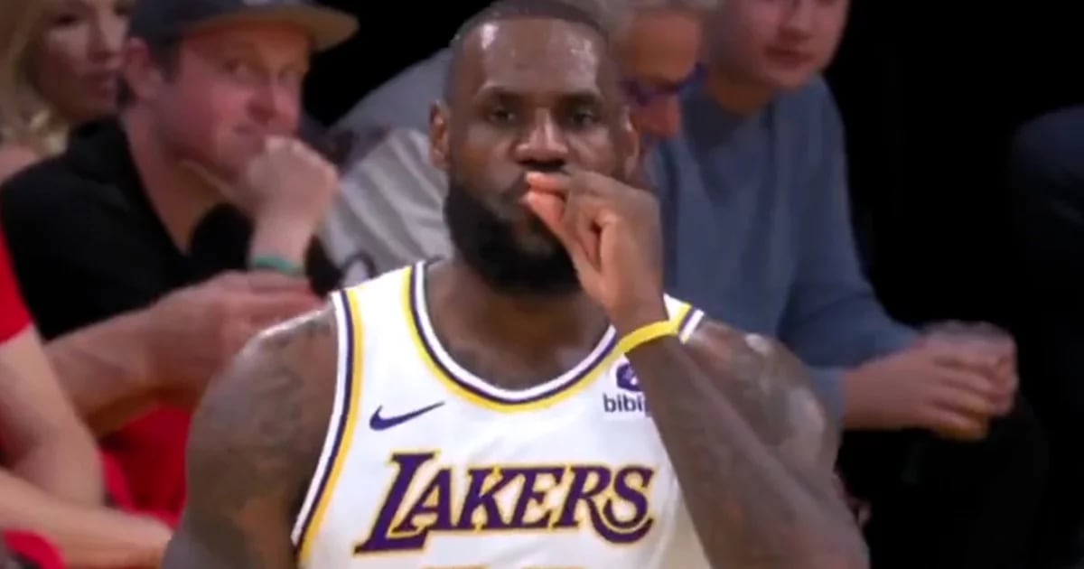 LeBron James’ bizarre move during Lakers win sparks controversy in NBA