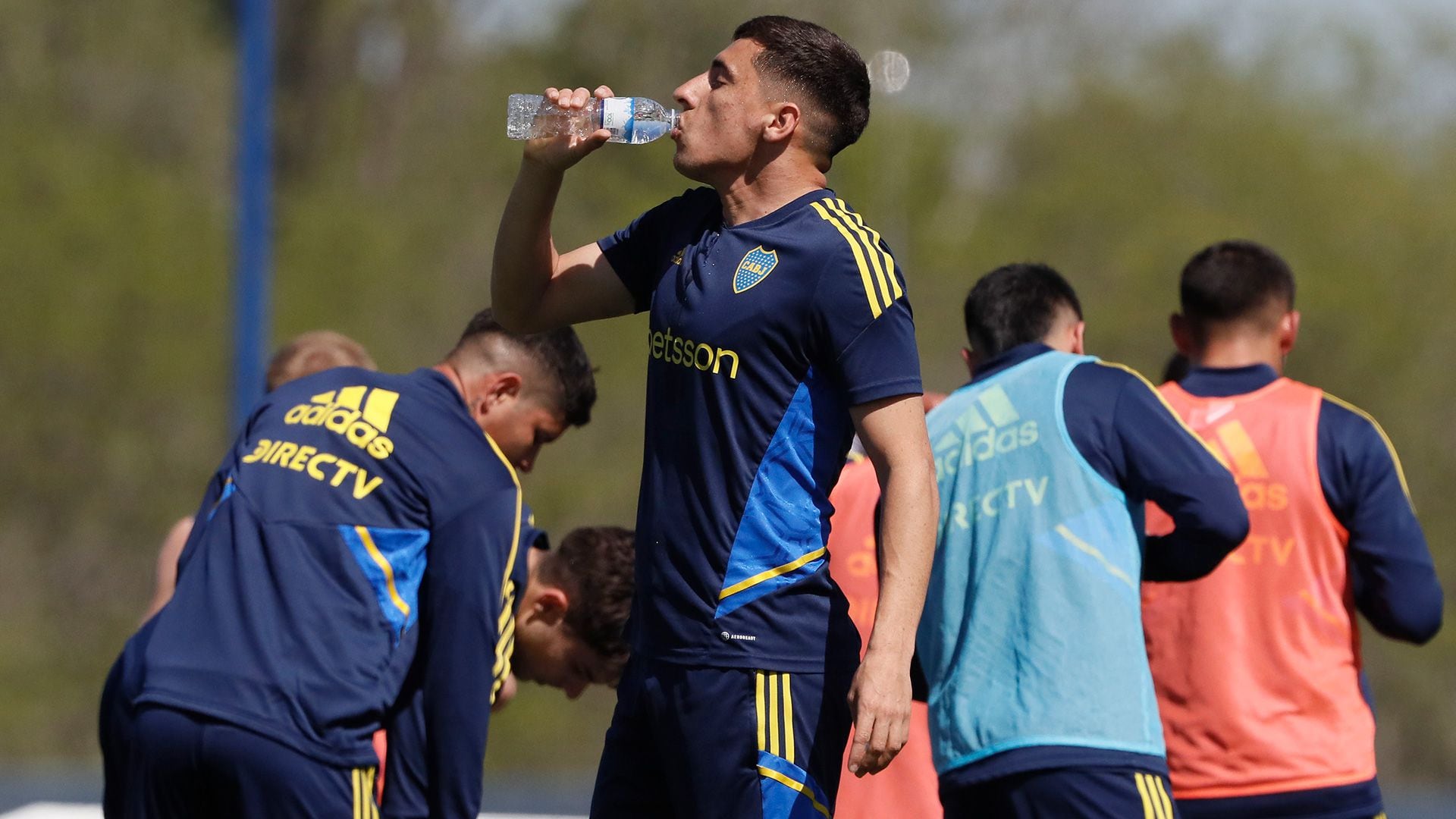 Ezequiel Fernández se entrenó con normalidad (@BocaJrsOficial)