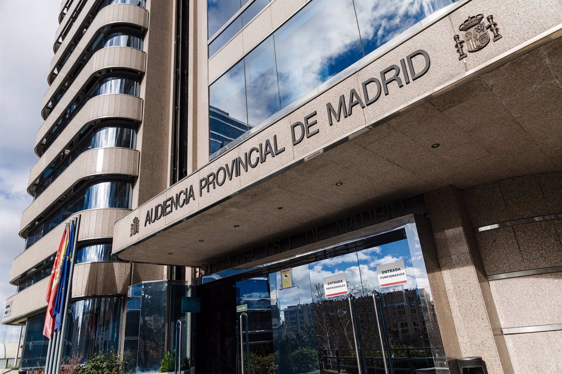 La Audiencia en Madrid ha confirmado la presentación de una denuncia por amenazas hechas por López Madrid contra el Dr. ¿Qué es eso?