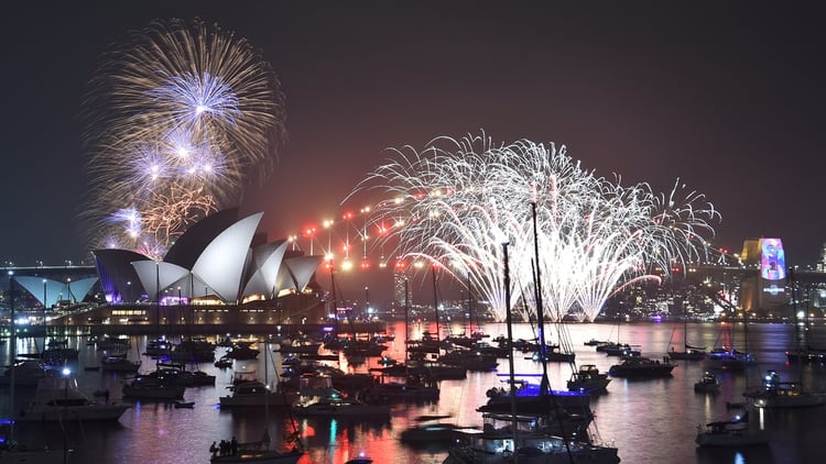 La Opera House fue iluminada desde temprano en el “show para los niños” (AFP)