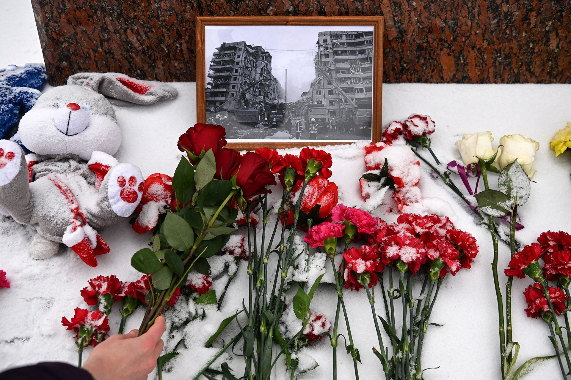 El monumento a la escritora ucraniana Lesia Ukrainka, ubicado en un parque de Moscú