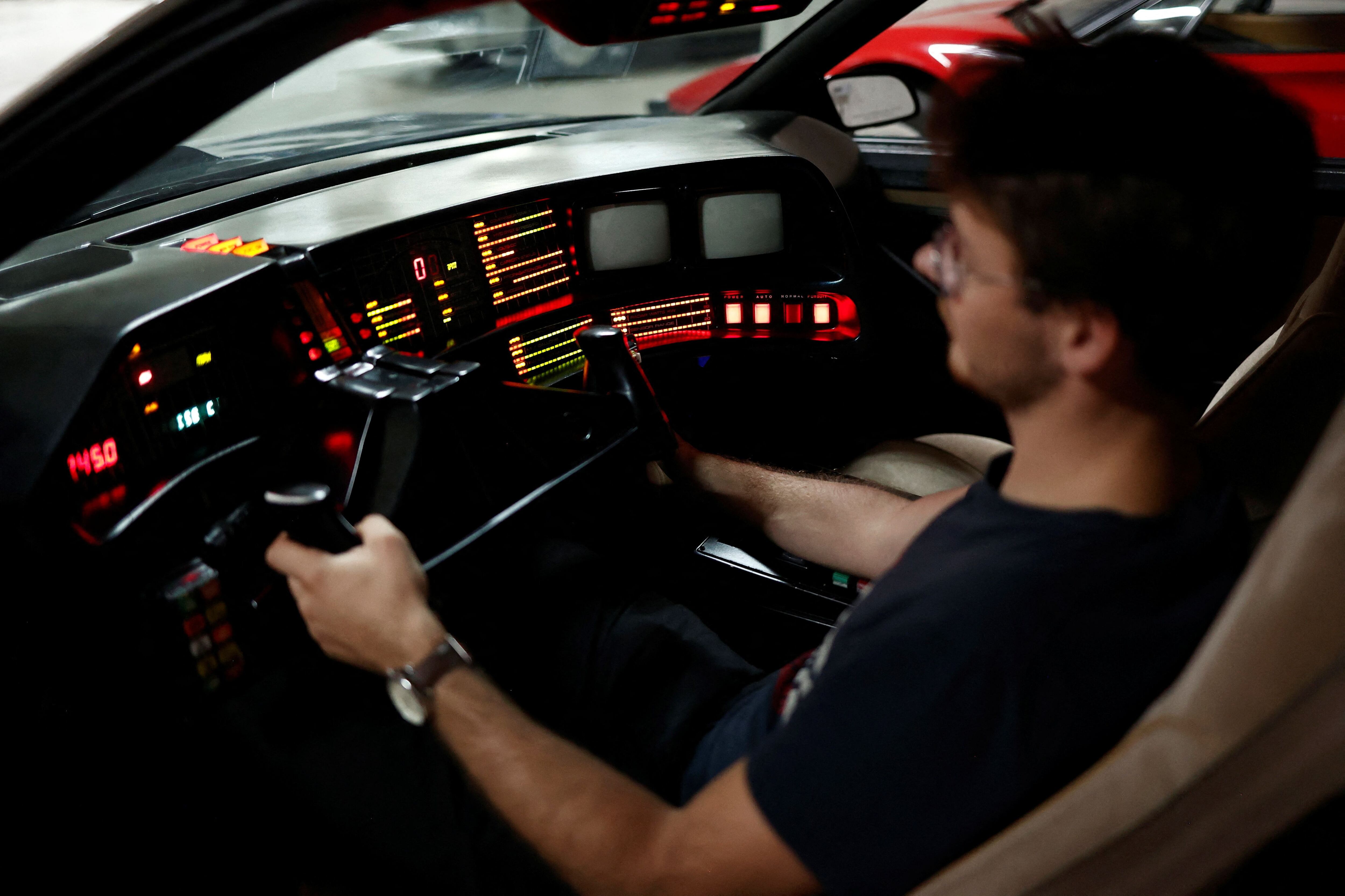 Algunos fabricantes de autos como Nissan y Kia, recolectan datos invasivos, incluida información sobre la vida sexual. (REUTERS/Noemie Olive)