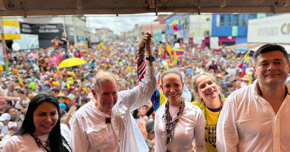 Maria Corina Machado and Edmundo Gonzalez led a massive event in Barinas three weeks before the elections in Venezuela.