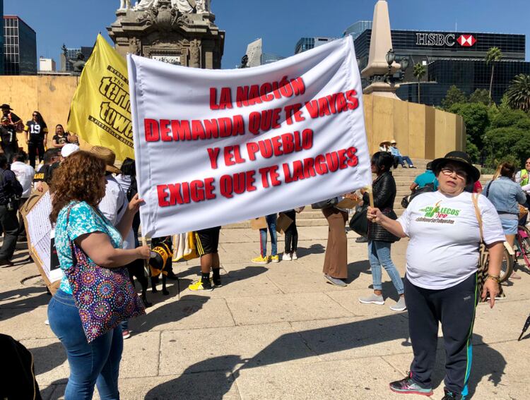 Integrantes de la organización Chalecos México (Foto: Twitter)