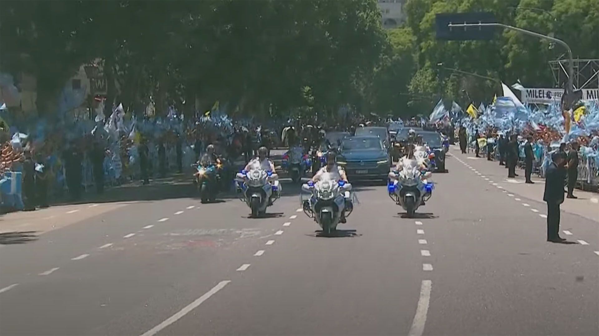 Asunción de Javier Milei - camino al congreso