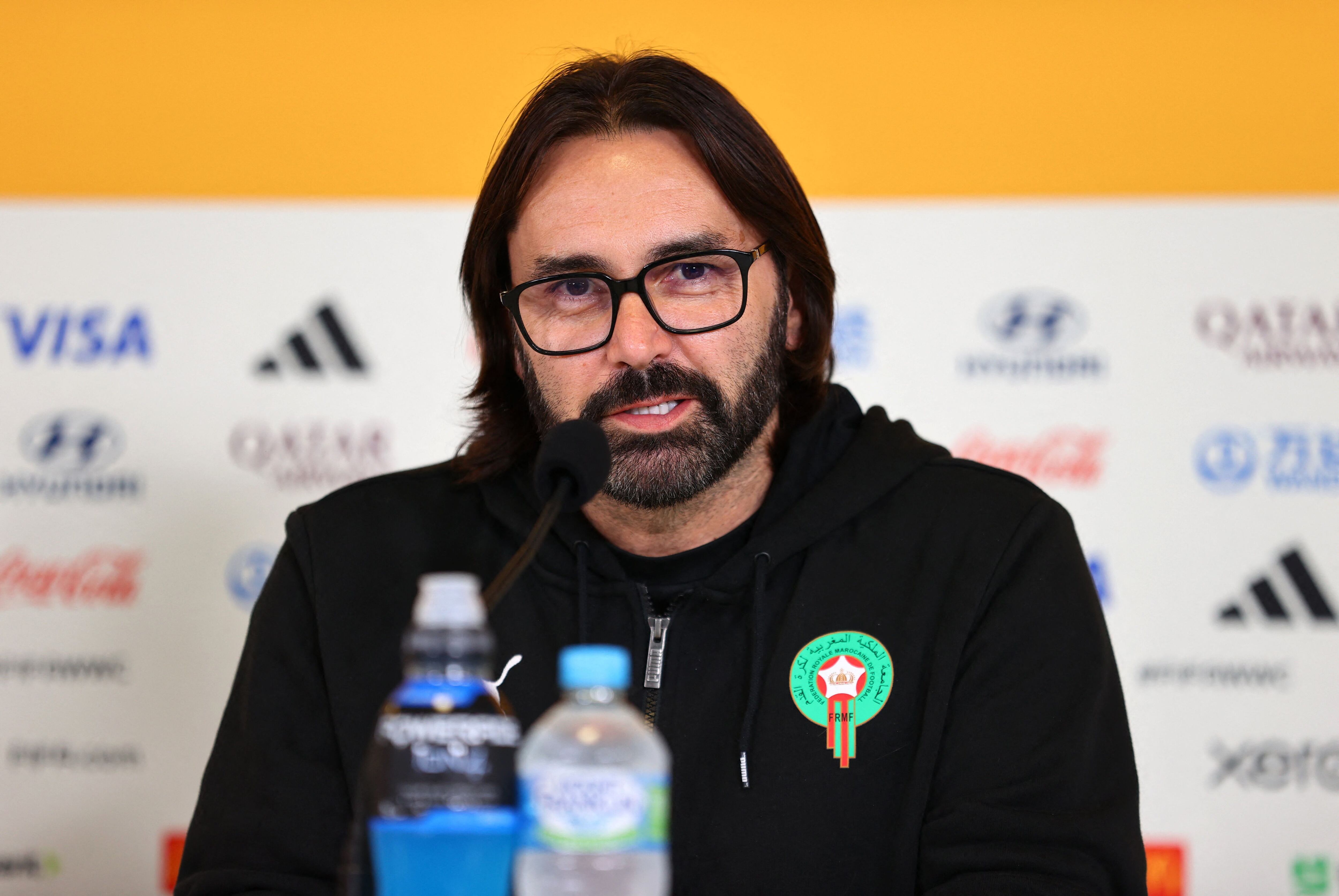 Reynald Pedros en conferencia de prensa previo al partido con Colombia. REUTERS/Luisa González