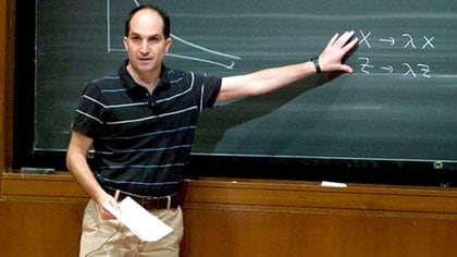 Juan Martin Maldacena ha hecho muchos y muy originales aportes a la física teórica, que abarcan desde las teorías de cuerdas y los agujeros negros a sistemas que se pueden construir en un laboratorio