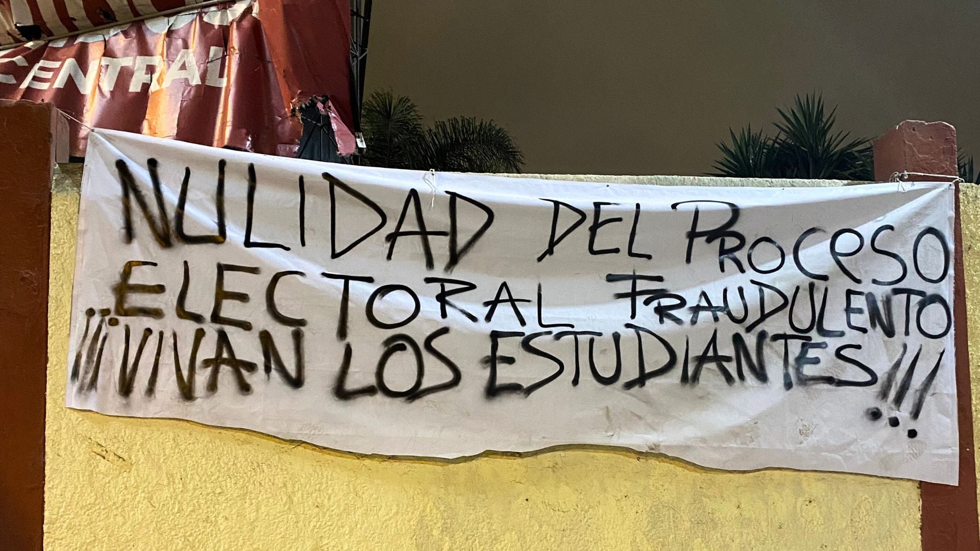 Estudiantes de la UNMSM exigen nulidad del proceso electoral fraudulento (Foto: Maria Alejandra Gonzales/ Infobae)