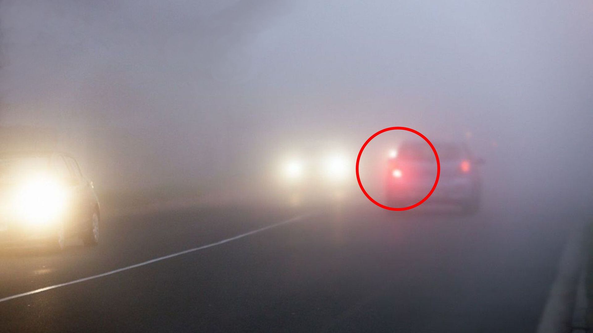 El Grave Error De Conducir Con Niebla Y Circular Con Las Balizas Encendidas Infobae 1464