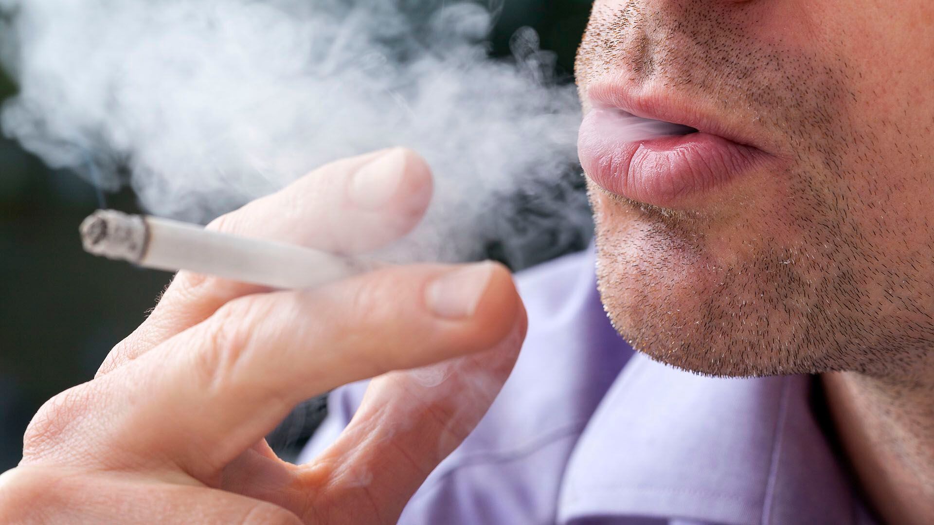 la Organización Panamericana de la Salud informa que 780 millones de personas en el mundo quieren dejar el tabaco, pero solo el 30% de ellos tienen acceso a las herramientas que pueden ayudarlas a lograrlo (iStock)