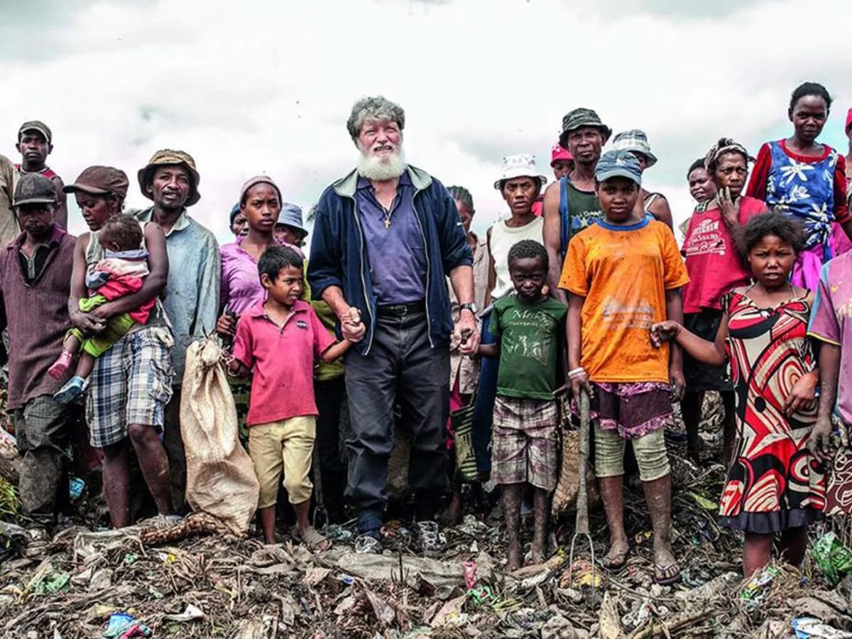 Pedro Opeka, el cura argentino que lucha contra la pobreza en África y  podría ganar un Nobel - Infobae