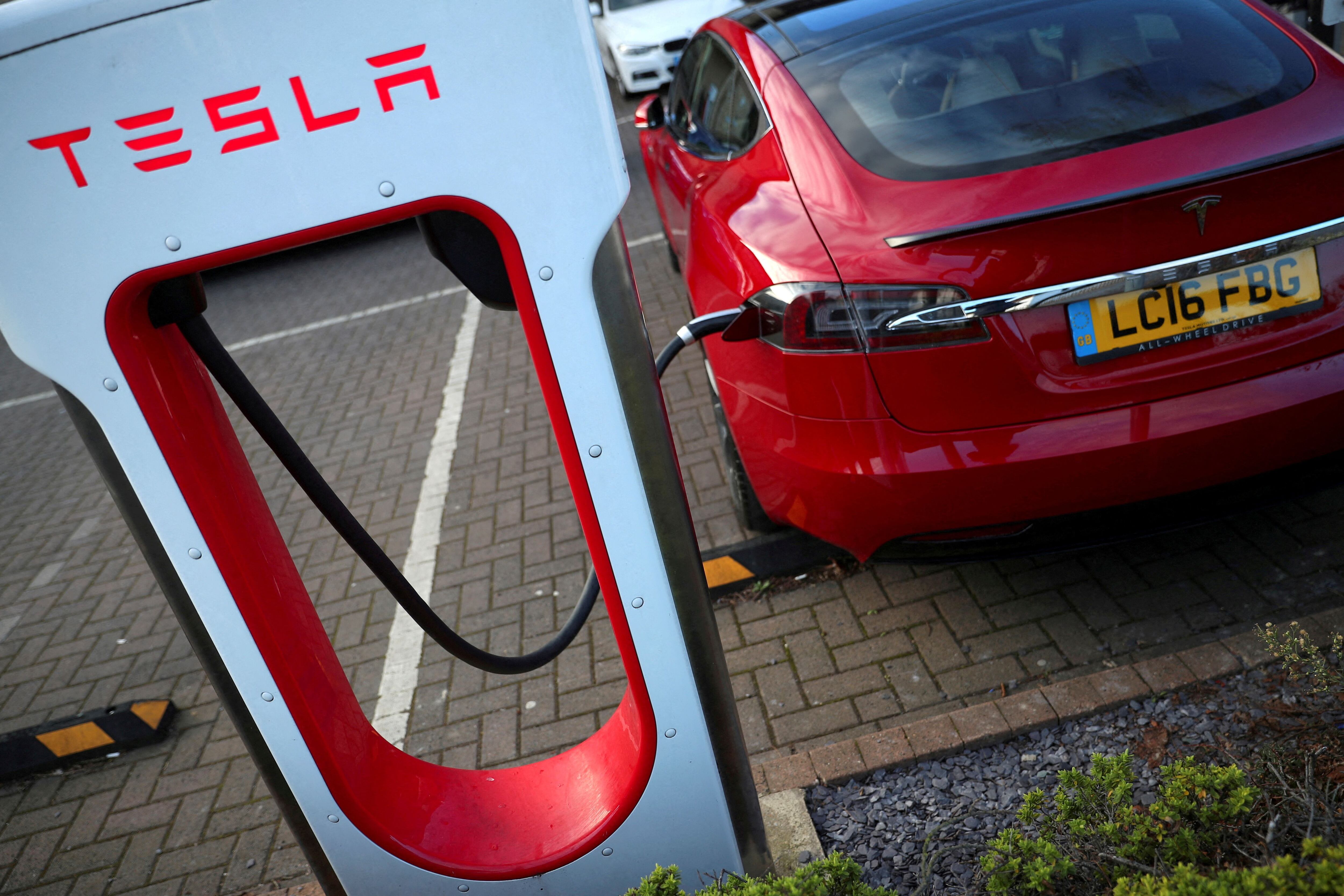 Demanda por muerte de pasajero en un Tesla termina en acuerdo extrajudicial. (REUTERS/Hannah McKay)