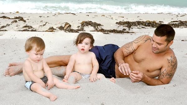 Ricky Martin junto a sus hijos Matteo y Valentino en una fotografía de archivo.