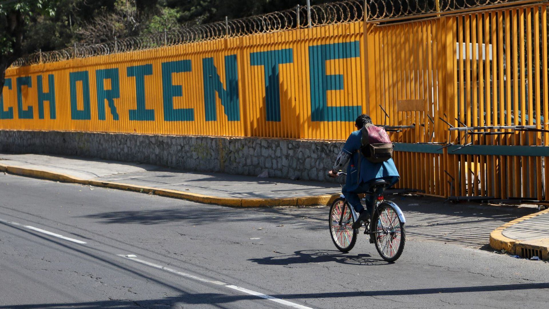 Los trabajadores suspendieron las actividades académicas en el CCH Oriente. CCH Oriente, paro, trabajadores, administración, clases