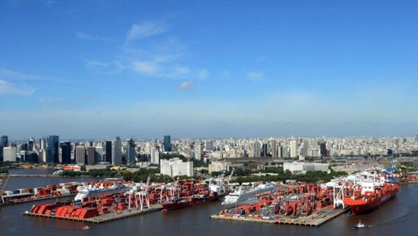 El Puerto de Buenos Aires se muestra más activo en la llegada de importaciones que en la salida de productos para la exportación