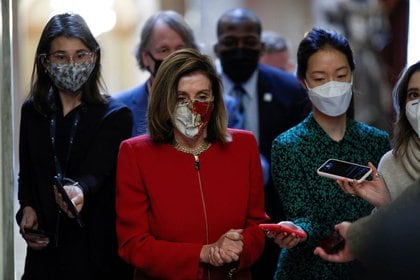 La presidenta de la Cámara de Representantes de EE. UU., Nancy Pelosi, habla con la prensa en Capitol Hill, Washington, EE. UU., 3 de diciembre de 2020 (REUTERS / Tom Brenner)