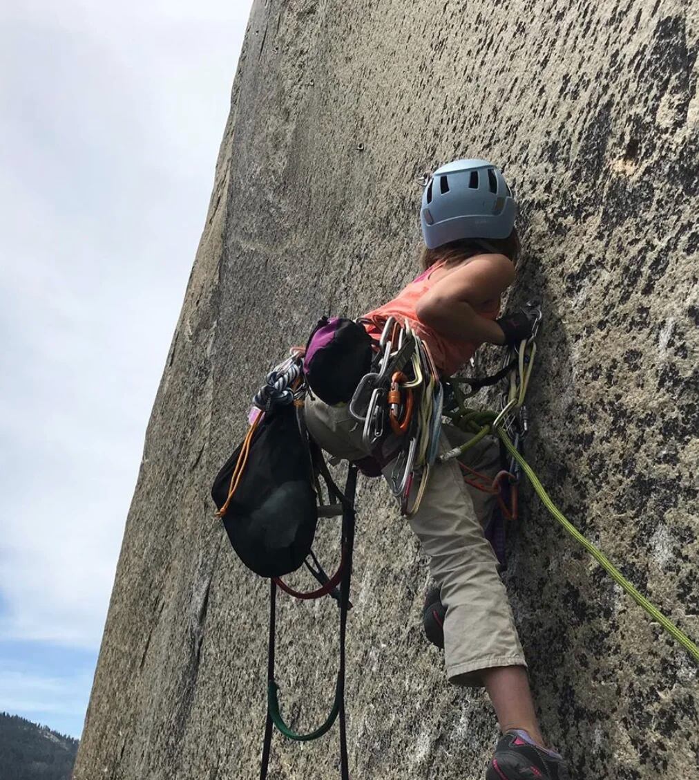 Niño de 8 años, el más joven en escalar El Capitán en California