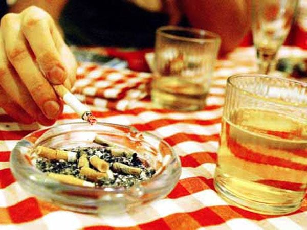   Tomar alcohol y consumir diferentes productos del tabaco son factores de riesgo de desarrollo de la diabetes/Archivo