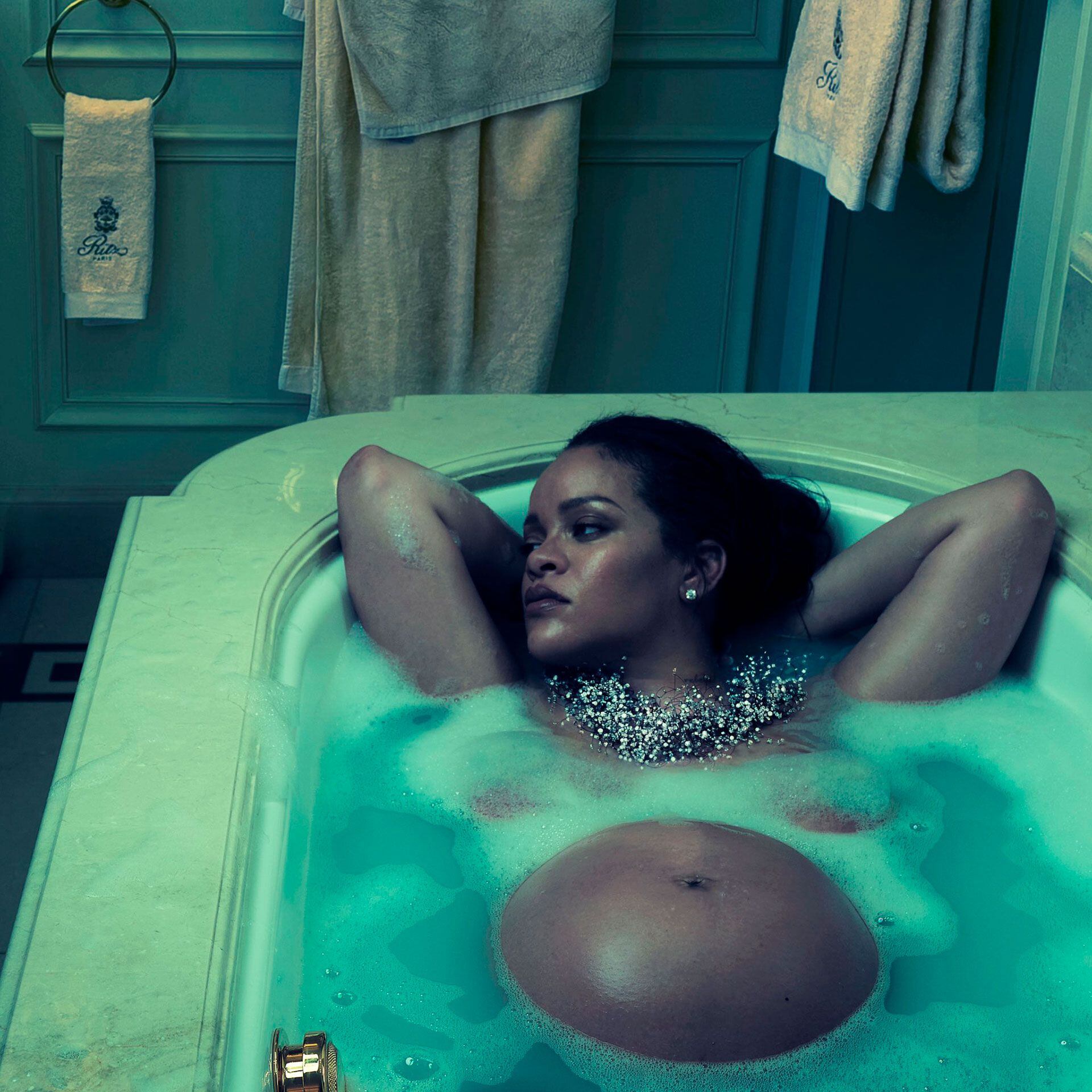 Rihanna usou sua gravidez em uma produção fotográfica deslumbrante para a  Vogue - Infobae