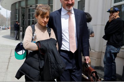 Los 'esclavos' de primera línea de Raniere se vieron obligados a prestar un 'juramento de privacidad' al líder del culto, incluida la actriz de Smallville, Allison Mack (Foto: REUTERS / Shannon Stapleton)