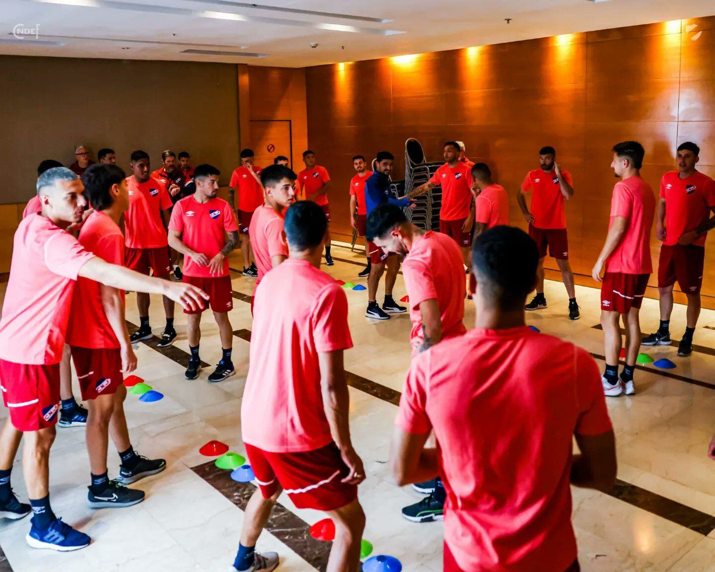 Los jugadores de Nacional realizan ejercicios de activación en el hotel horas antes del encuentro ante Boca (@Nacional)