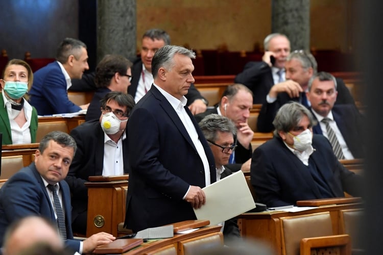 Los pesimistas señalan el caso de Viktor Orban en Hungría: su discurso xenófobo asoció inmigración y COVID-19, y en la coyuntura procuró poderes especiales para su Gobierno (MTI Zoltan Mathe/ Pool vía Reuters)