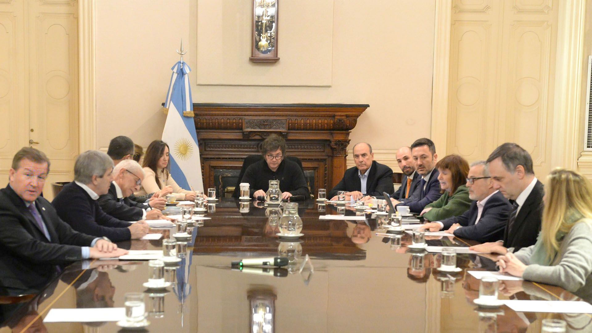 Javier Milei Guillermo Francos reunion de gabinete portada