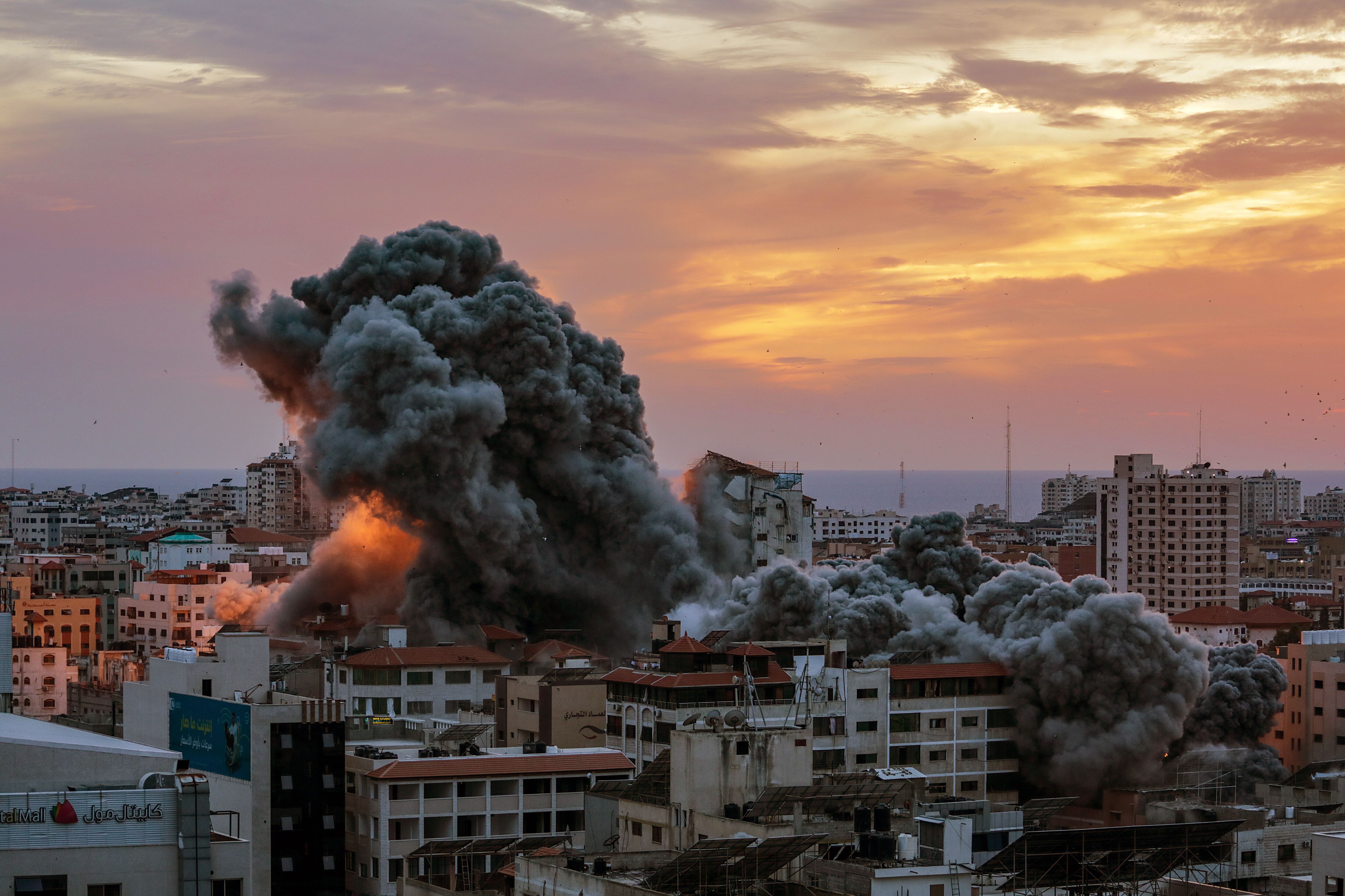 Tailandia confirmó 2 muertos, 8 heridos y 11 secuestrados en el ataque terrorista de Hamas contra Israel. (EFE/ Mohammed Saber)
