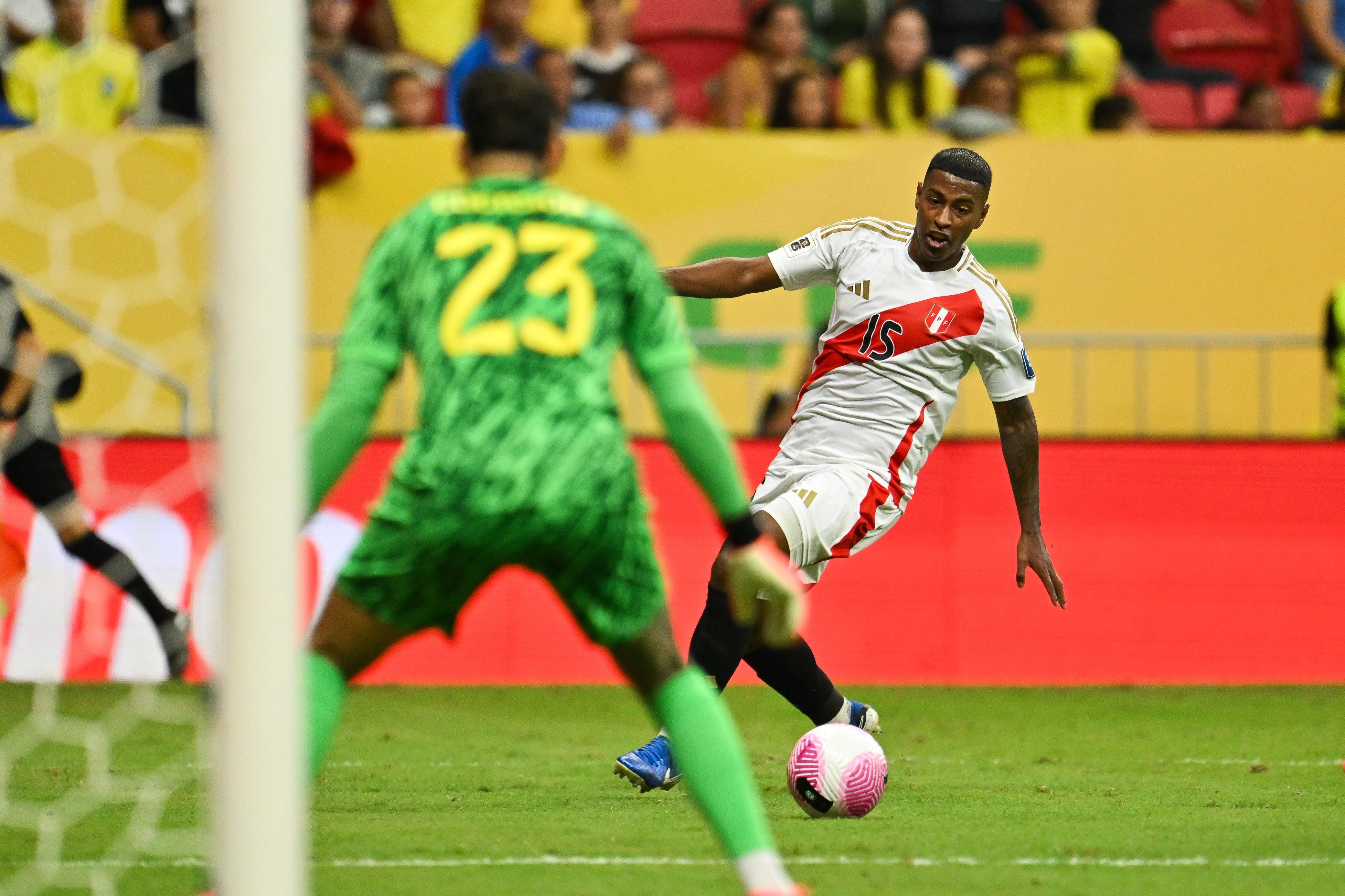 Miguel Araujo fue titular contra Brasil por Eliminatorias 2026. Crédito: FPF