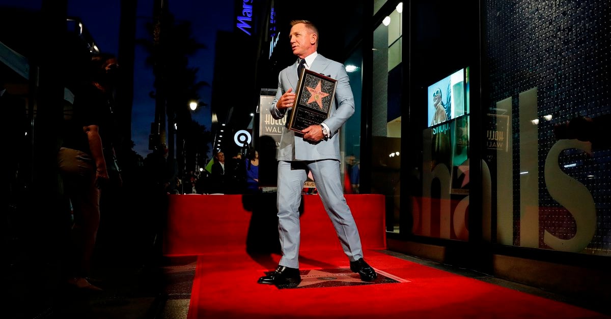 Daniel Craig says goodbye to James Bond with a star on the Walk of Fame