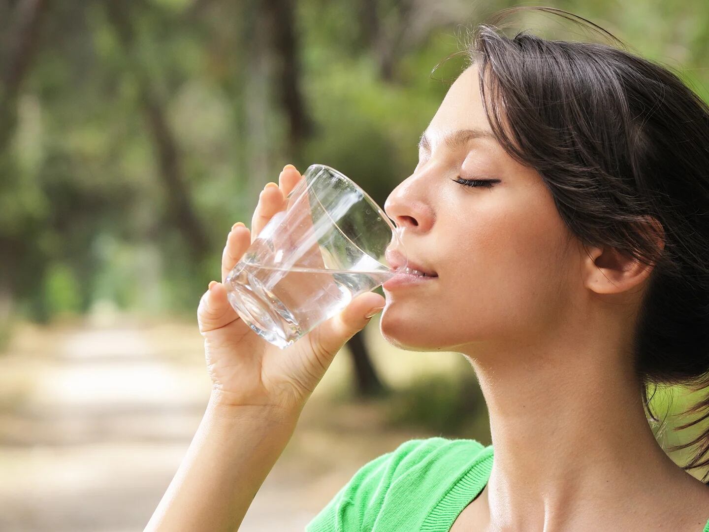 No olvides tomar agua! Conoce por qué es importante para nuestro organismo, BIENESTAR