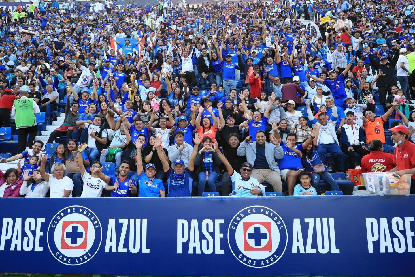 Policía despedido tras agresión en partido Cruz Azul vs. Mazatlán