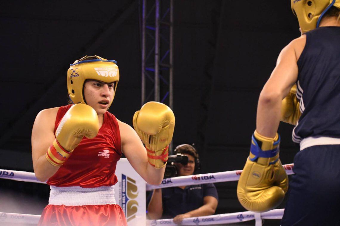La boxeadora mexicana no pudo contra la púgil argentina. (X - @OlimpismoMex)