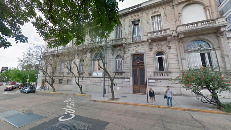 Frente del Instituto de Enseñanza Superior en Lenguas Vivas (Google Street View)