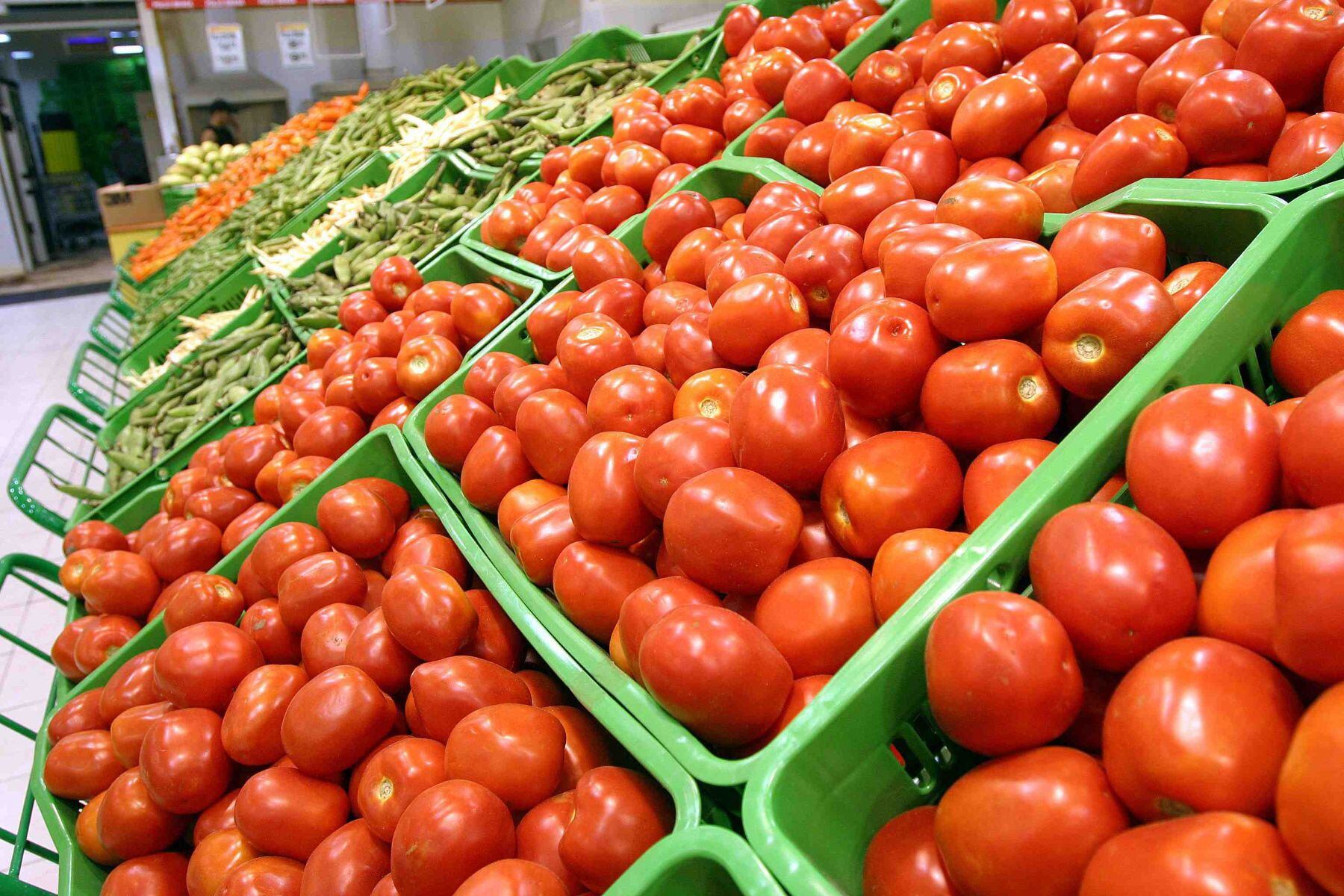 Tomates en supermercado peruano