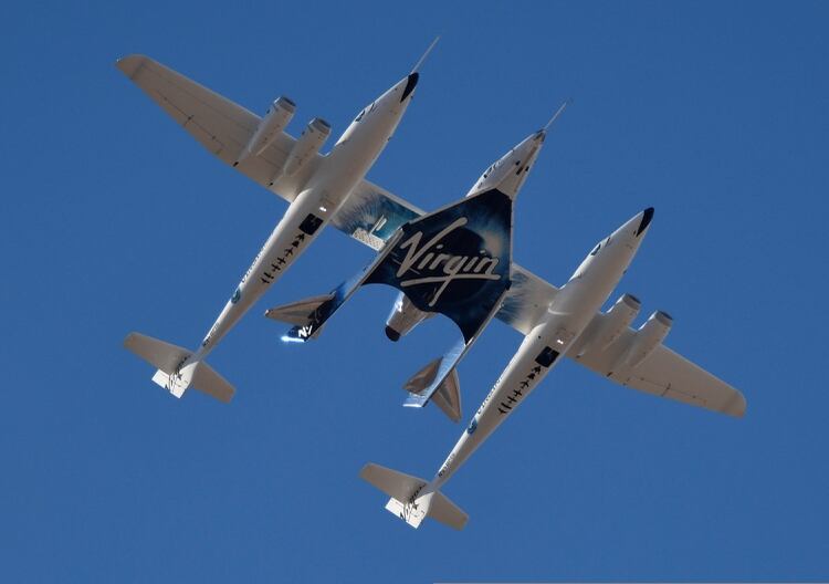 Virgin Galactic está ofreciendo vuelos espaciales suborbitales para pasajeros a 250.000 dólares por boleto REUTERS/Gene Blevins