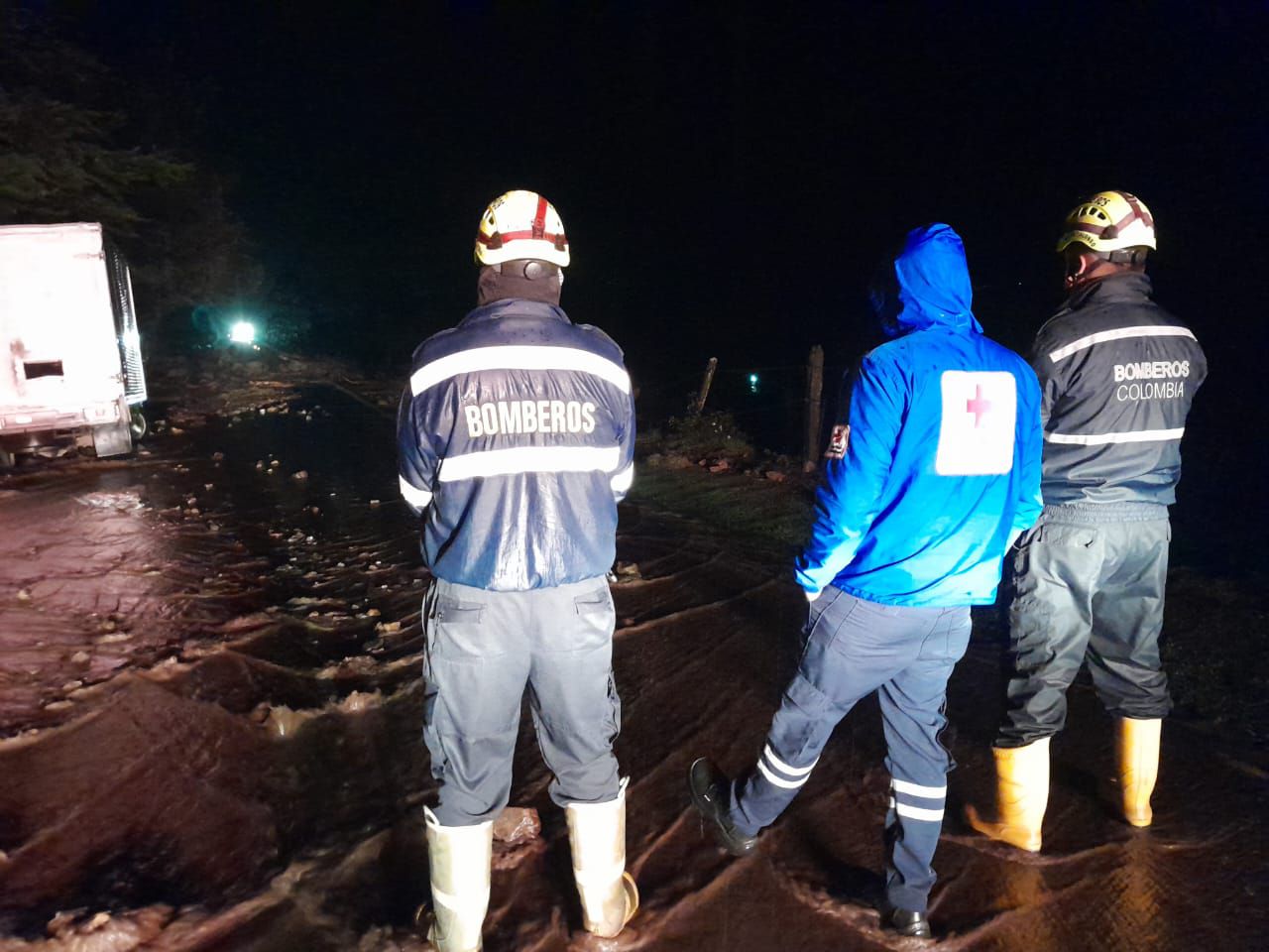 Emergencia en la vía Zipaquirá-Pacho (Cundinamarca). (Crédito: Bomberos de Cundinamarca)