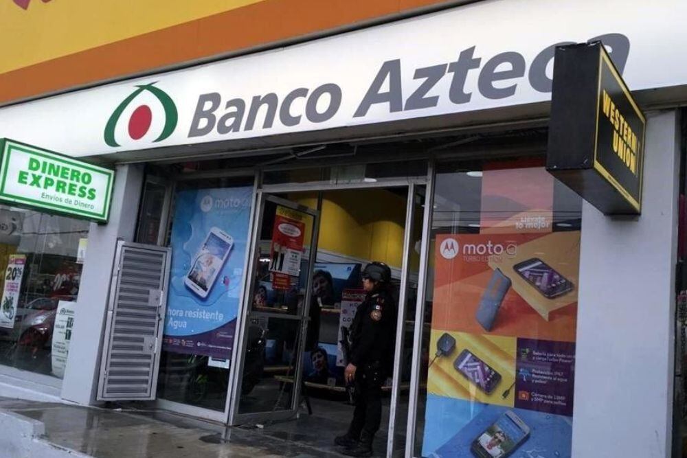 Banco azteca (Foto: Twitter@ConfidencialMx_)