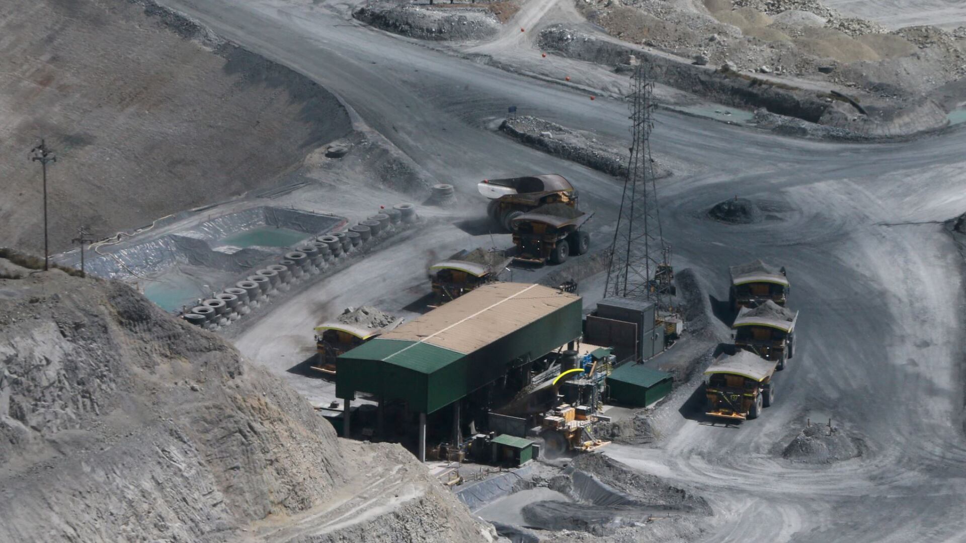 Vista de las instalaciones de uno de los puntos de extracción de minera Antamina, en extremo sur del departamento de Áncash, en Perú.